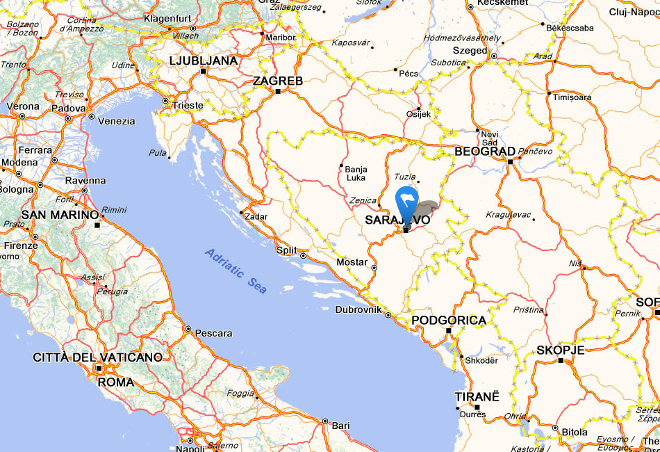 La Bosnie-et-Herzégovine : place Bascarsija, vieux bazar, centre