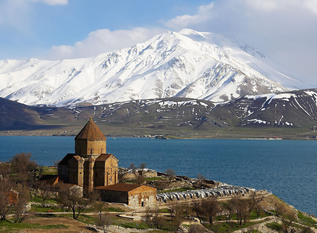 van lac armenina church